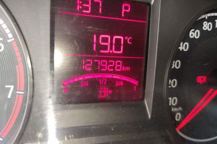 Used Volkswagen Santana 2016 1.6L Automatic Fashion Edition Odometer Close Up