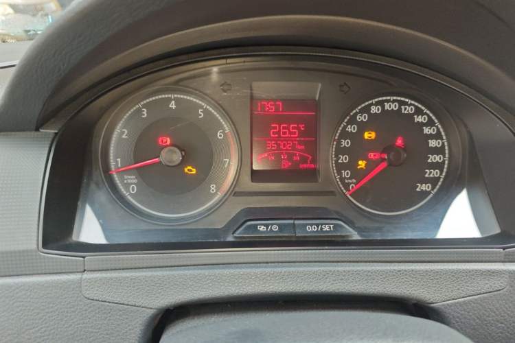 Used Volkswagen Santana 2016 1.6L Manual Fashion Edition Odometer Close Up