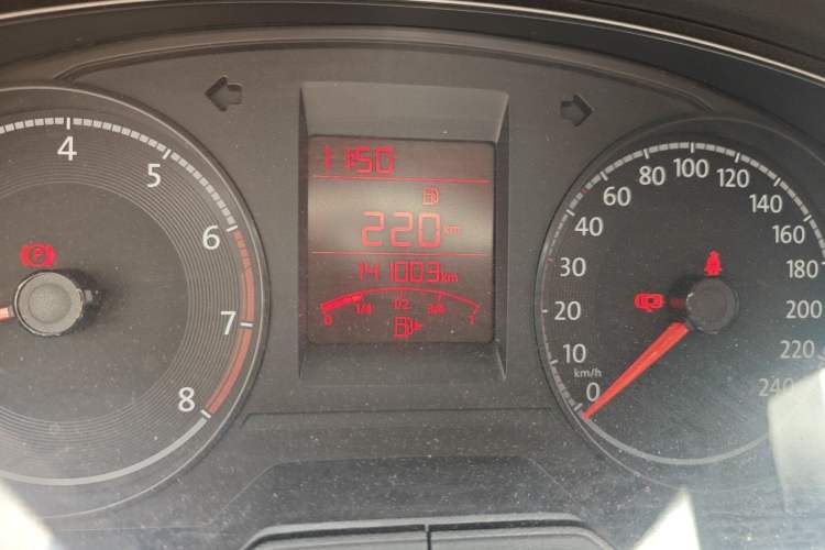 Used Volkswagen Santana 2016 1.6L Manual Comfort Edition Odometer Close Up
