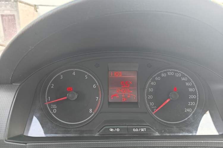 Used Volkswagen Santana 2016 1.4L Manual Fashion Edition Odometer Close Up