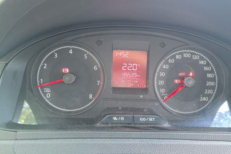 Used Volkswagen Santana 2016 1.4L Manual Fashion Edition Odometer Close Up