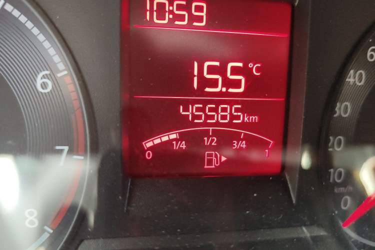 Used Volkswagen Santana 2016 1.4L Manual Fashion Edition Odometer Close Up