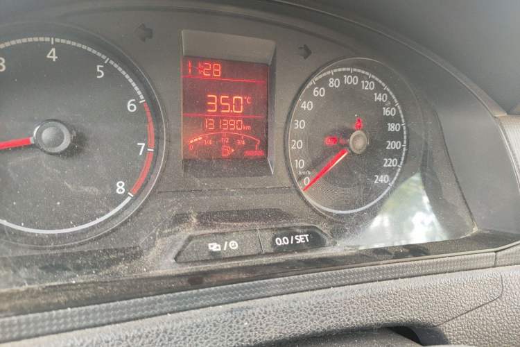 Used Volkswagen Santana 2016 1.6L Manual Fashion Edition Odometer Close Up