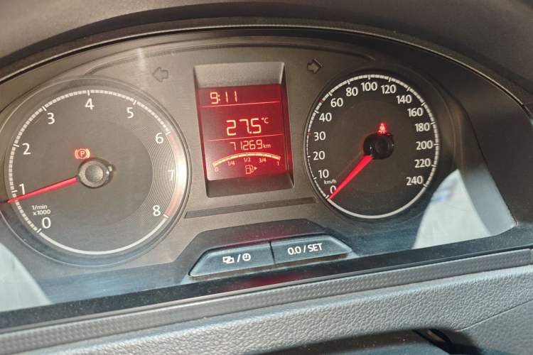 Used Volkswagen Santana 2016 1.4L Manual Fashion Edition Odometer Close Up