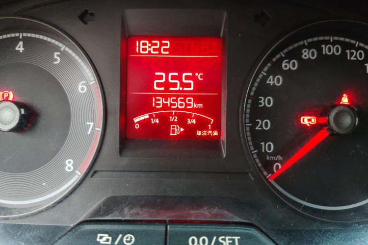 Used Volkswagen Santana 2016 1.4L Manual Fashion Edition Odometer Close Up