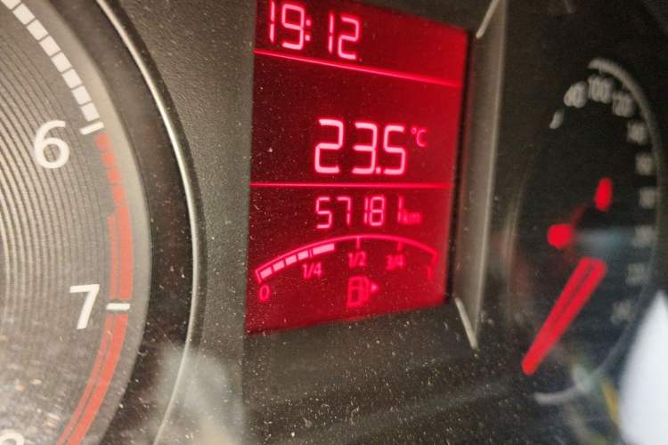 Used Volkswagen Santana 2016 1.4L Manual Fashion Edition Odometer Close Up