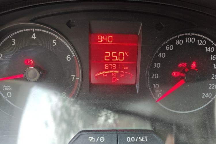 Used Volkswagen Santana 2016 1.4L Manual Fashion Edition Odometer Close Up