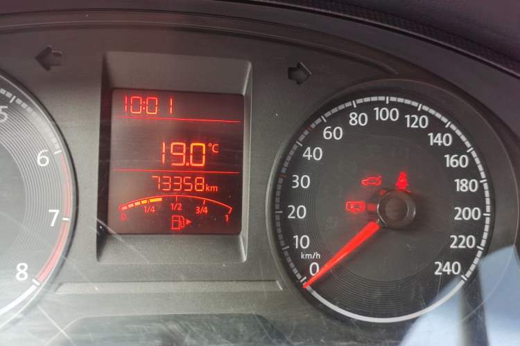 Used Volkswagen Santana 2016 1.6L Manual Fashion Edition Odometer Close Up