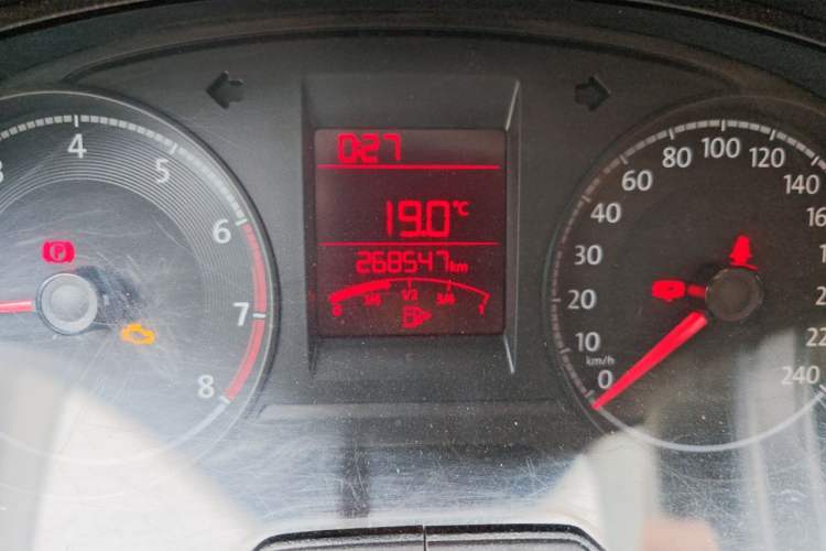 Used Volkswagen Santana 2016 1.6L Manual Fashion Edition Odometer Close Up