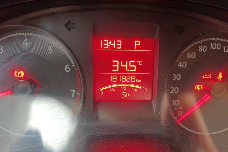 Used Volkswagen Santana 2016 1.6L Automatic Fashion Edition Odometer Close Up