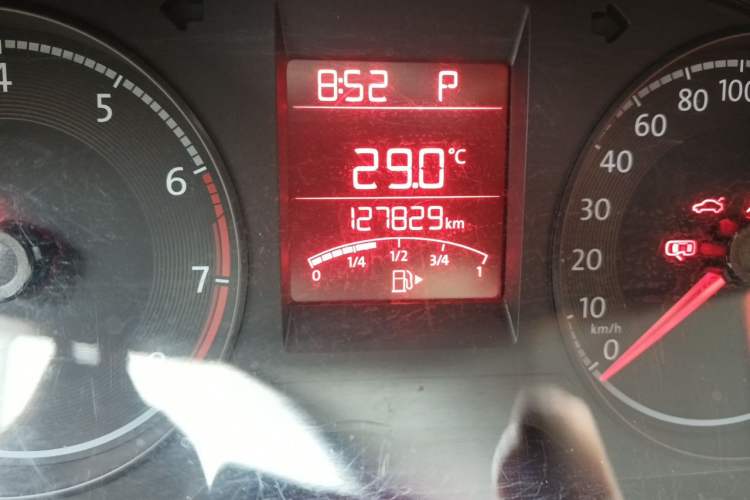 Used Volkswagen Santana 2016 1.6L Automatic Fashion Edition Odometer Close Up