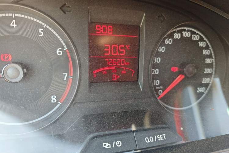 Used Volkswagen Santana 2016 1.6L Manual Fashion Edition Odometer Close Up