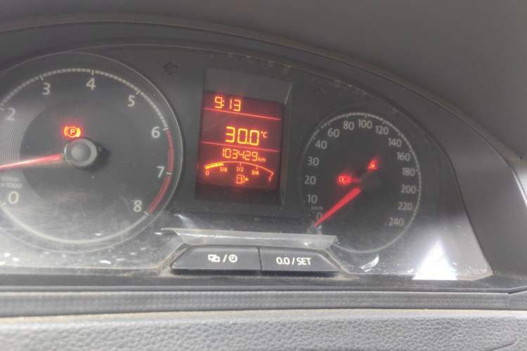 Used Volkswagen Santana 2016 1.4L Manual Fashion Edition Odometer Close Up