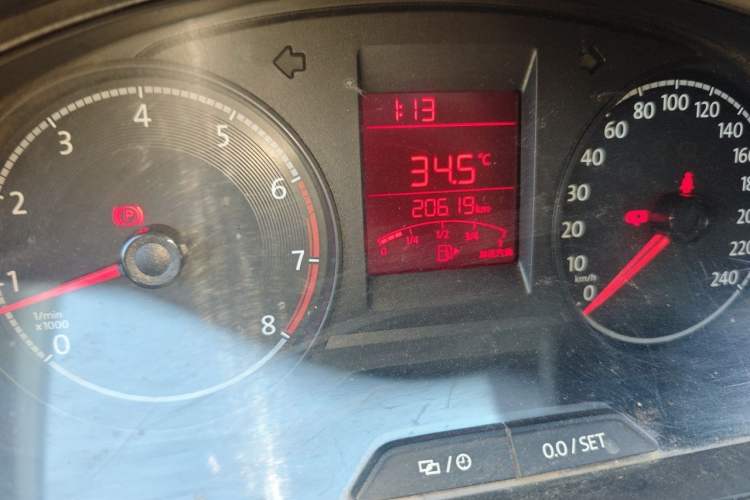 Used Volkswagen Santana 2016 1.4L Manual Fashion Edition Odometer Close Up