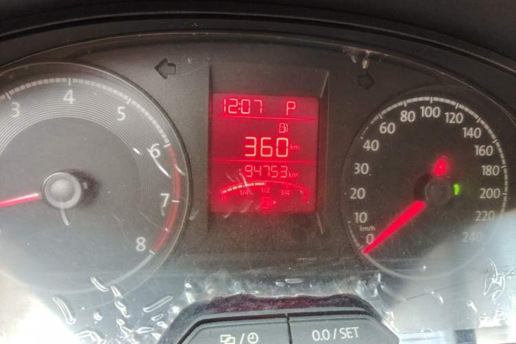 Used Volkswagen Santana 2016 1.6L Automatic Fashion Edition Odometer Close Up