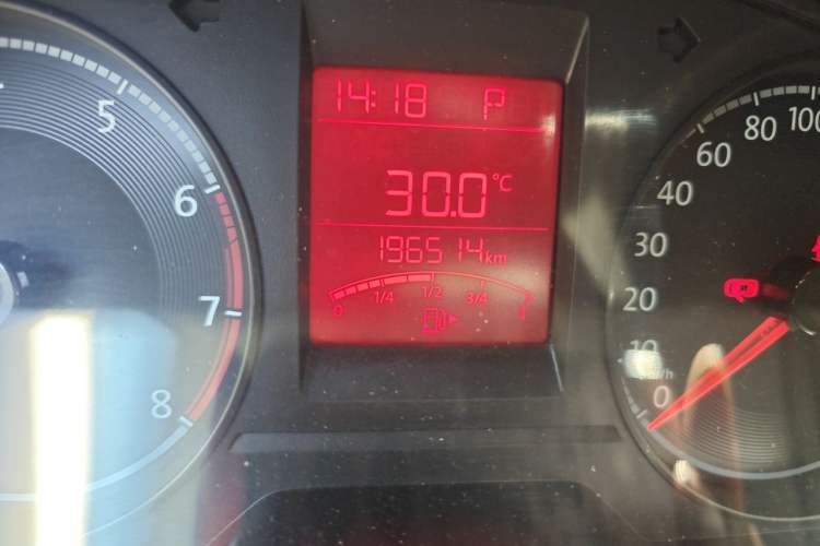 Used Volkswagen Santana 2016 1.6L Automatic Fashion Edition Odometer Close Up