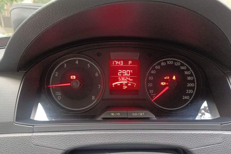 Used Volkswagen Santana 2016 1.6L Automatic Fashion Edition Odometer Close Up