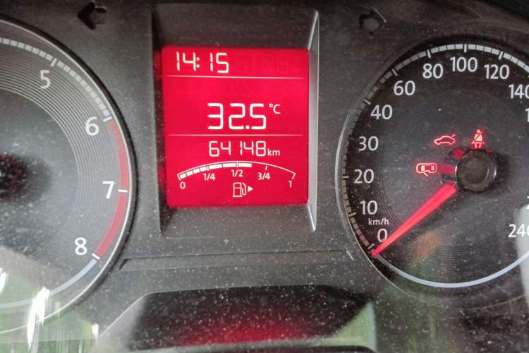 Used Volkswagen Santana 2016 1.4L Manual Fashion Edition Odometer Close Up