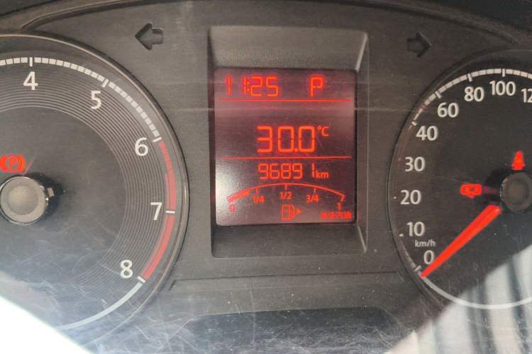 Used Volkswagen Santana 2016 1.6L Automatic Fashion Edition Odometer Close Up