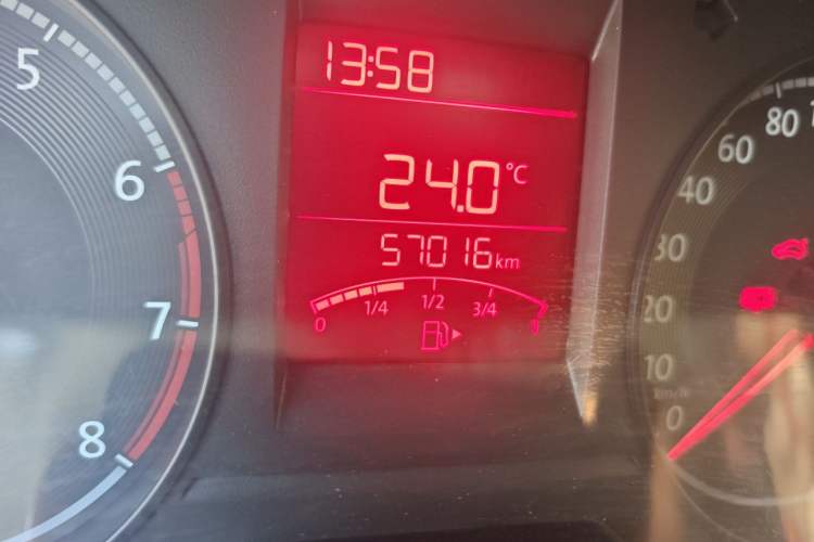 Used Volkswagen Santana 2016 1.4L Manual Fashion Edition Odometer Close Up