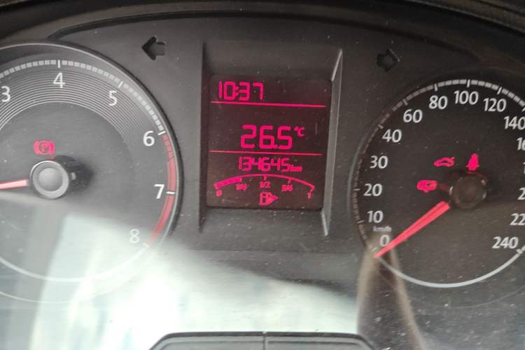 Used Volkswagen Santana 2016 1.6L Manual Fashion Edition Odometer Close Up