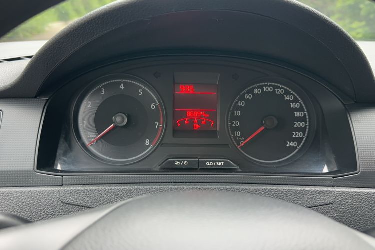Used Volkswagen Santana 2016 1.6L Manual Fashion Edition Odometer Close Up