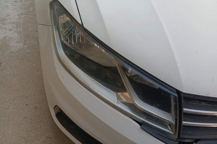 Used Volkswagen Santana 2016 1.6L Manual Fashion Edition Right Front Headlight