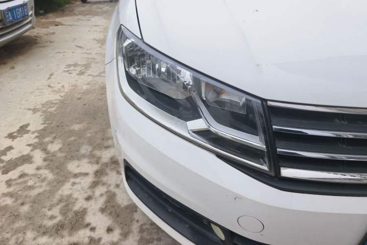 Used Volkswagen Santana 2016 1.6L Manual Fashion Edition Right Front Headlight
