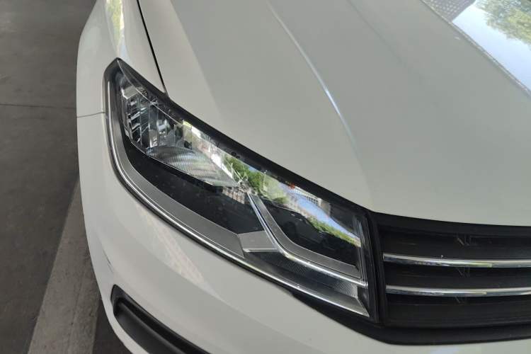 Used Volkswagen Santana 2016 1.6L Manual Fashion Edition Right Front Headlight