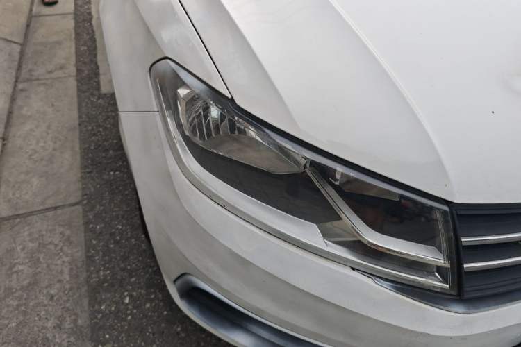 Used Volkswagen Santana 2016 1.6L Manual Fashion Edition Right Front Headlight