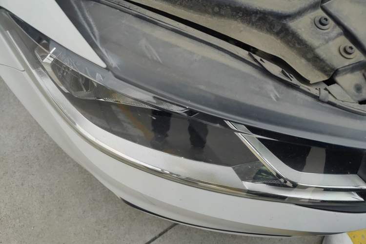 Used Volkswagen Santana 2016 1.6L Automatic Fashion Edition Right Front Headlight