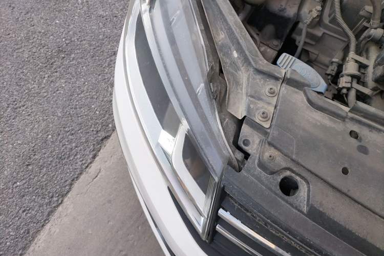 Used Volkswagen Santana 2016 1.4L Manual Fashion Edition Right Front Headlight