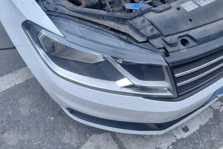 Used Volkswagen Santana 2016 1.4L Manual Fashion Edition Right Front Headlight