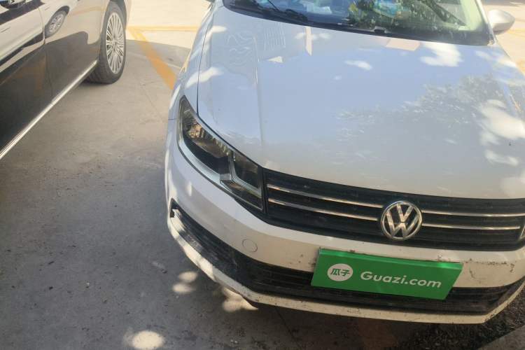 Used Volkswagen Santana 2016 1.6L Automatic Fashion Edition Right Front Headlight