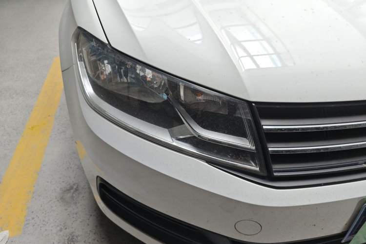 Used Volkswagen Santana 2016 1.4L Manual Fashion Edition Right Front Headlight