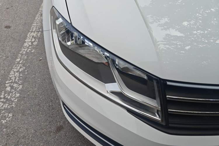 Used Volkswagen Santana 2016 1.6L Manual Fashion Edition Right Front Headlight