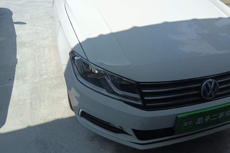 Used Volkswagen Santana 2016 1.6L Automatic Comfort Edition Right Front Headlight