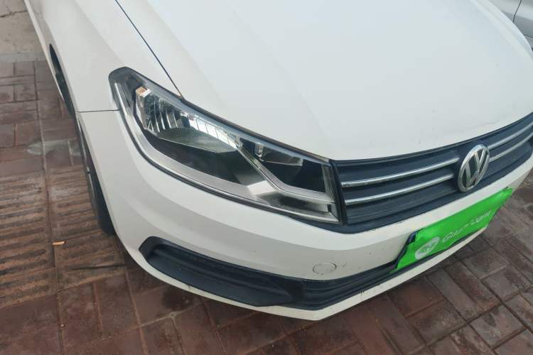 Used Volkswagen Santana 2016 1.6L Manual Fashion Edition Right Front Headlight