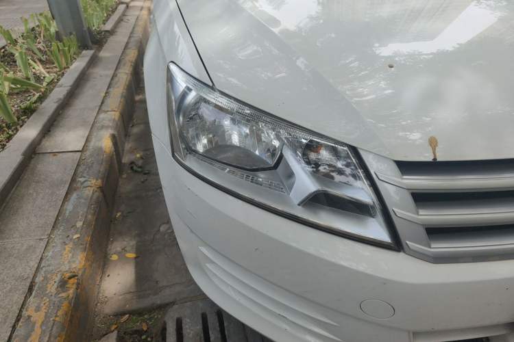 Used Volkswagen Santana 2016 1.6L Automatic Fashion Edition Right Front Headlight