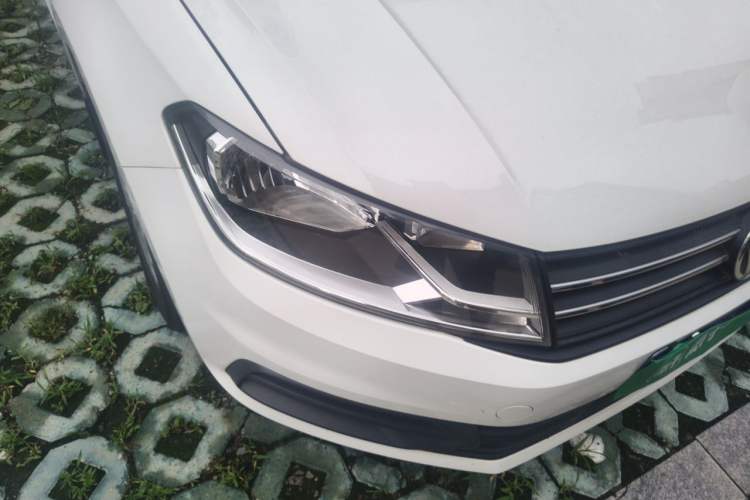 Used Volkswagen Santana 2016 1.4L Manual Fashion Edition Right Front Headlight
