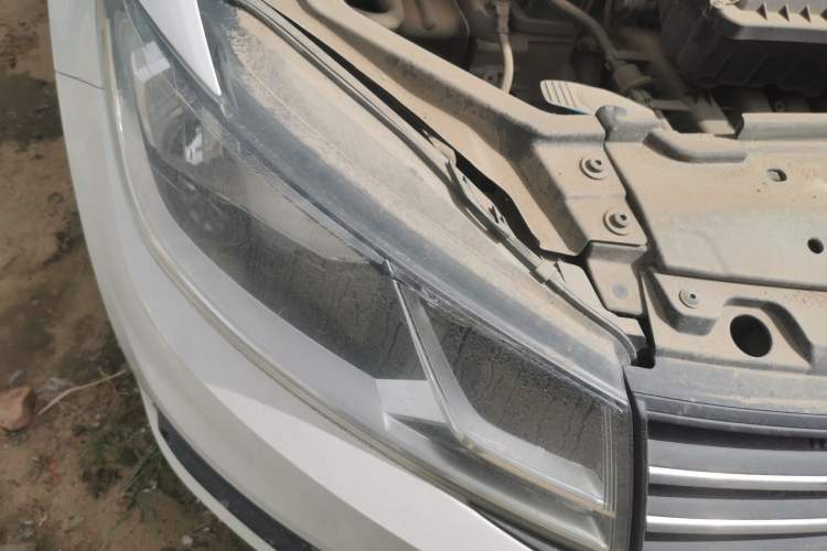 Used Volkswagen Santana 2016 1.6L Automatic Fashion Edition Right Front Headlight