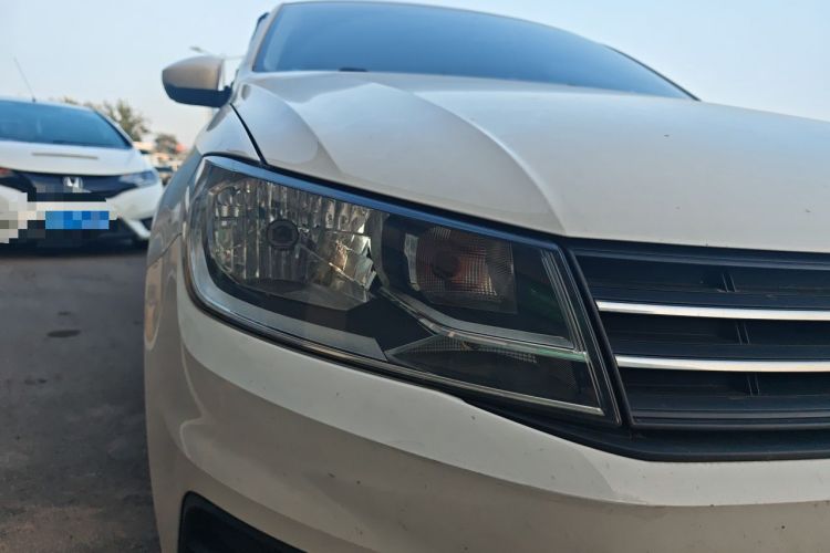 Used Volkswagen Santana 2016 1.4L Manual Fashion Edition Right Front Headlight