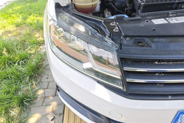 Used Volkswagen Santana 2016 1.4L Manual Fashion Edition Right Front Headlight