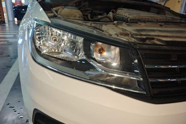 Used Volkswagen Santana 2016 1.4L Manual Fashion Edition Right Front Headlight