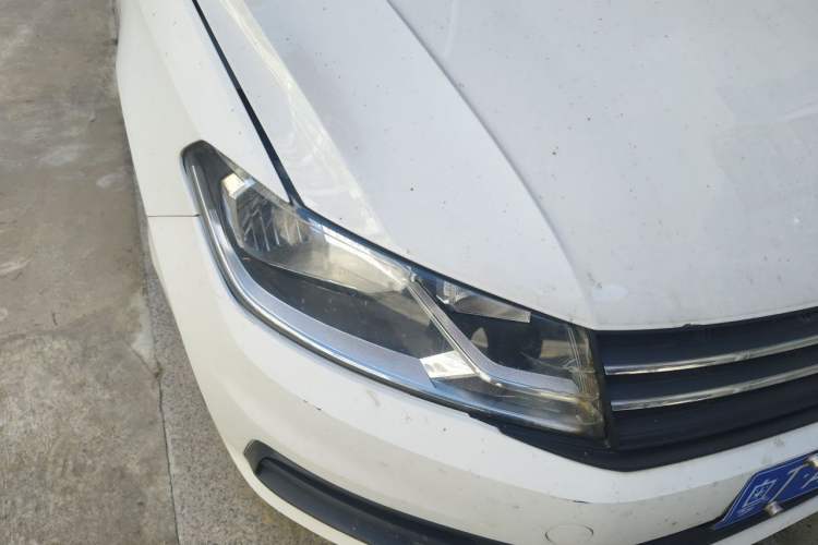 Used Volkswagen Santana 2016 1.6L Automatic Fashion Edition Right Front Headlight