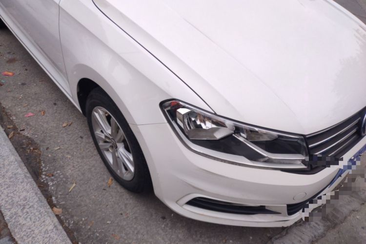 Used Volkswagen Santana 2016 1.6L Automatic Comfort Edition Right Front Headlight