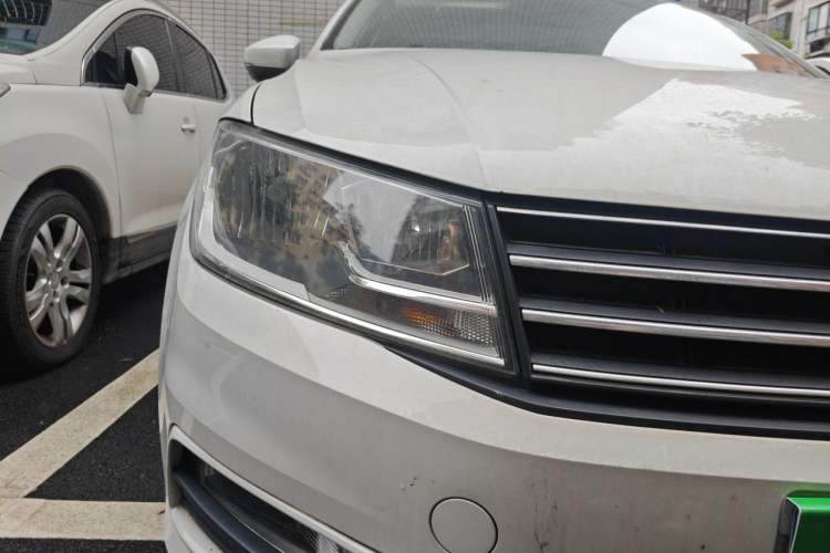 Used Volkswagen Santana 2016 1.6L Manual Comfort Edition Right Front Headlight