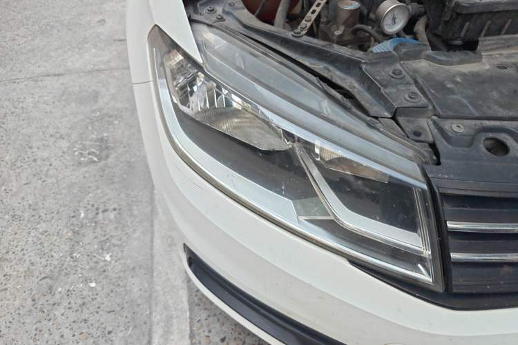 Used Volkswagen Santana 2016 1.6L Automatic Fashion Edition Right Front Headlight
