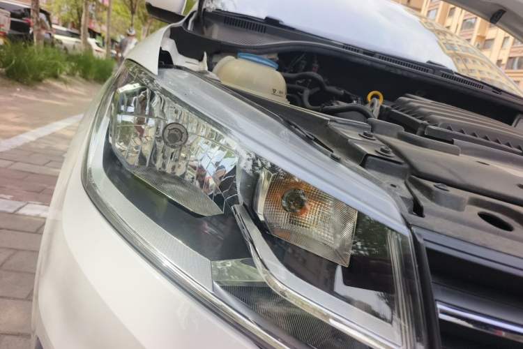 Used Volkswagen Santana 2016 1.4L Manual Fashion Edition Right Front Headlight