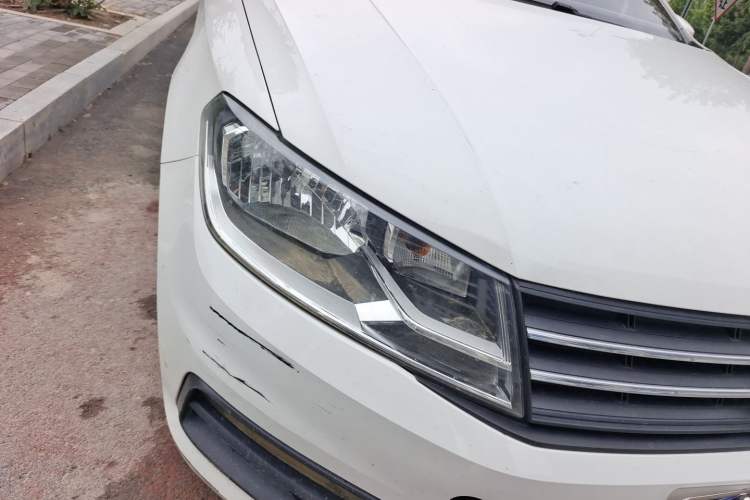 Used Volkswagen Santana 2016 1.4L Manual Fashion Edition Right Front Headlight